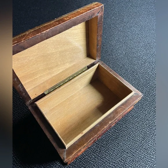 VTG Italian leather bound hinged gilded wooden casket box